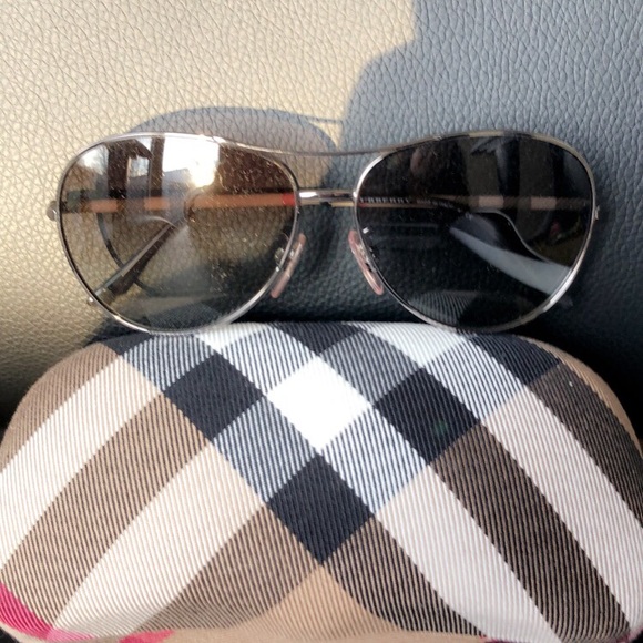 NEW NEVER WORN: Burberry Sunglasses - Picture 2 of 4